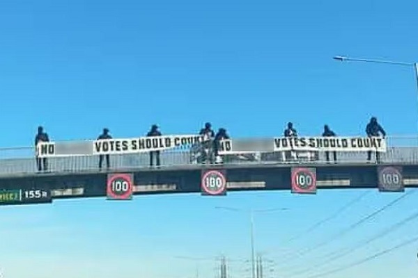 Police Investigate ‘Disturbing’ Islamophobic Banners Displayed on Melbourne Freeway