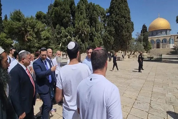 Hawkish Zionist Minister Storms Al-Aqsa Mosque a Day After Facing Sanctions