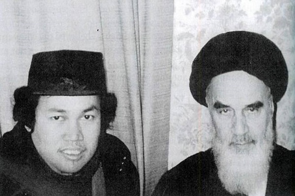 Malaysian Datu Ibrahim Ali met Imam Khomeini (RA) in France in 1978