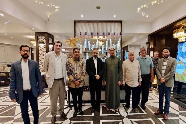 Malaysian Politician Remembers His 9-Hour Meeting with Imam Khomeini