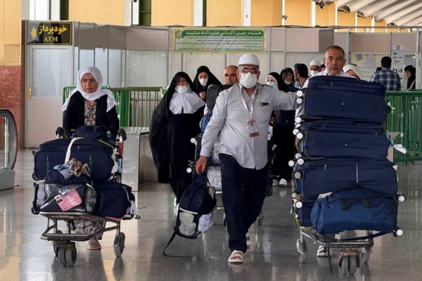 Iranian Hajj pilgrims returning home