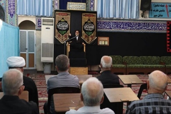 Pilgrims attending a lecture at the holy shrine of Hazrat Zeynab (SA) in Damascus, Syria