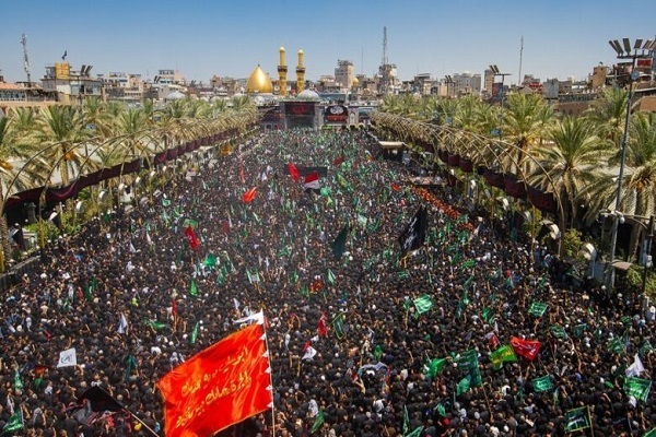Mourners at Bain-ul-Haramain (area between the holy shrines of Imam Hussein (AS) and Hazrat Abbas (AS) in Karbala on the day of Ashura)