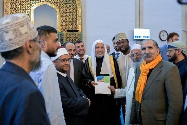 Muslim World League Secretary-General Mohammed bin Abdulkarim Al-Issa and Islamic leaders from across the UK had a meeting in London in late June 2025.