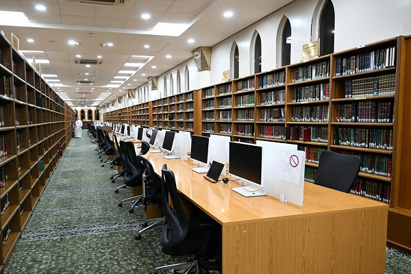 Prophet’s Mosque Library Offers Expansive Access to Manuscripts, Digital Resources