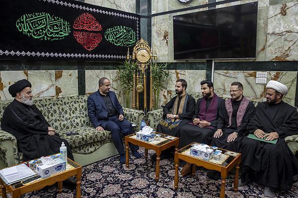 Sheikh Sayyid Ahmad al-Safi, the custodian of Hazrat Abbas (AS) holy shrine, received a delegation from the Quranic Scientific Assembly, affiliated to the holy shrine’s Astan (custodianship)