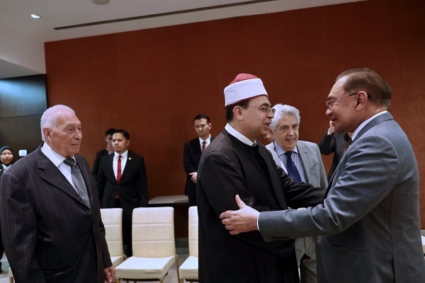 Malaysian Prime Minister Anwar Ibrahim held talks with members of the Muslim community in Rome, Italy, on July 2, 2025.