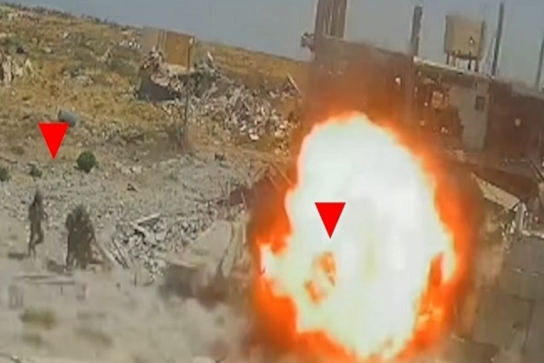 Al-Qassam Brigades detonate and IED against invading Israeli forces in Khan Younis, the Gaza Strip (November 2024)