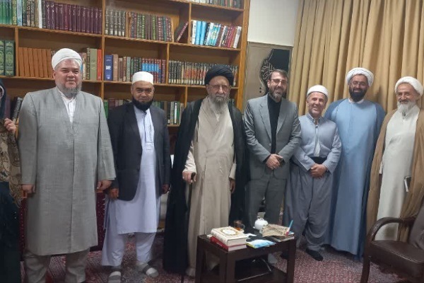 Ayatollah Seyed Kazem Nourmofidi, the Leader’s representative in Golestan Province, in a meeting of advisors to the Secretariat of the Planning Council for Iran’s Sunni Religious Schools.