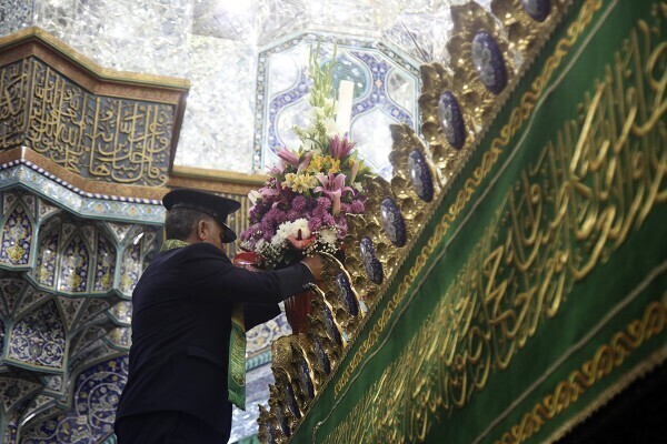 The holy shrine of Hazrat Masoumeh (SA) in Qom has been decorated y=by flowers on the occasion of Eid al-Maba’ath.