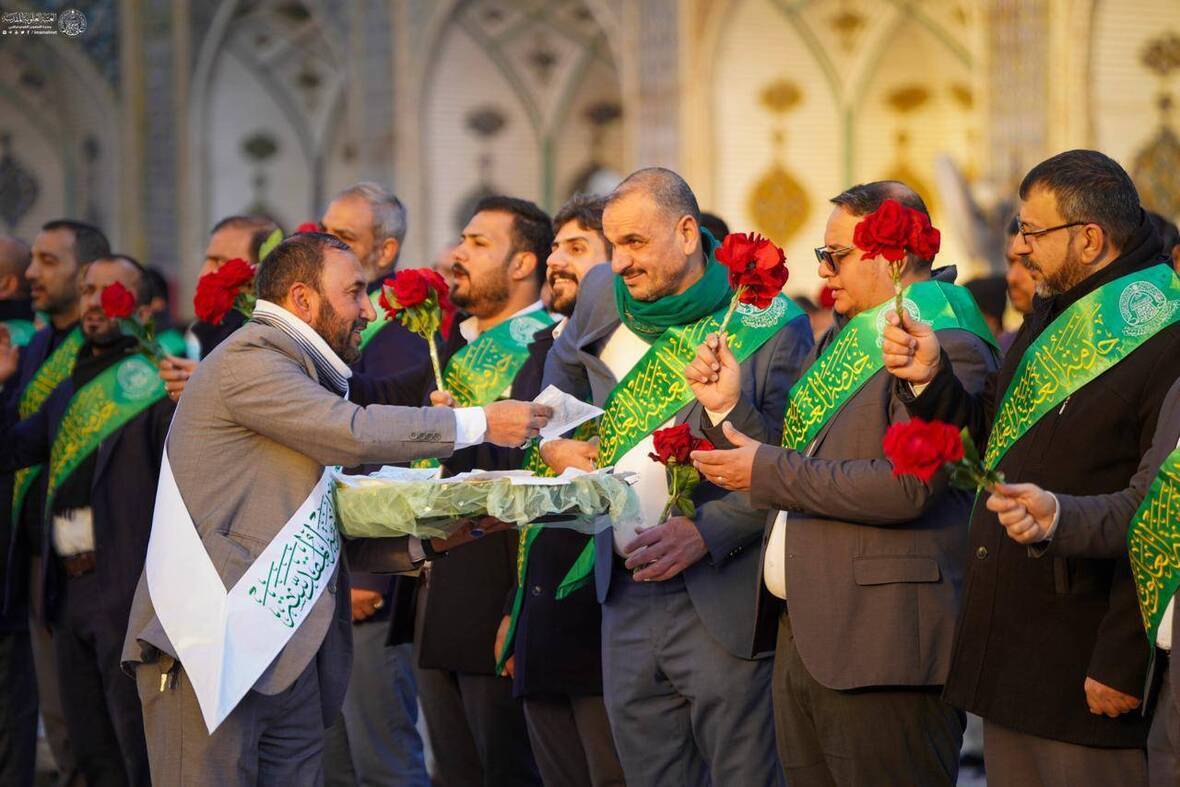 Pilgrims Attend Eid Al-Mab’ath Celebration in Najaf Shrine