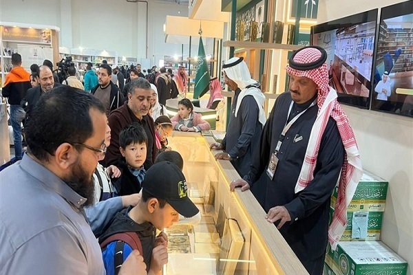 The Saudi Ministry of Islamic Affairs, Dawah and Guidance has distributed and donated 50,000 copies of the Quran for free to the visitors to the 57th Cairo International Book Fair.