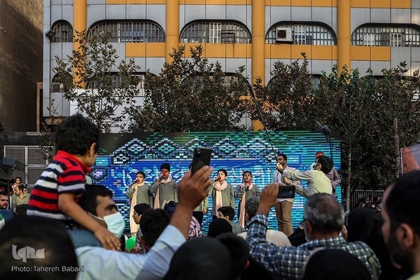 Tehran: People attending a 10-km-long Eid al-Ghadir celebrations on Monday on Valiasr Street. 