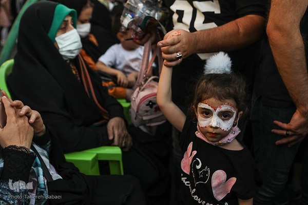 Tehran: People attending a 10-km-long Eid al-Ghadir celebrations on Monday on Valiasr Street. 