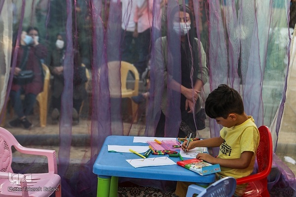 Tehran: People attending a 10-km-long Eid al-Ghadir celebrations on Monday on Valiasr Street. 