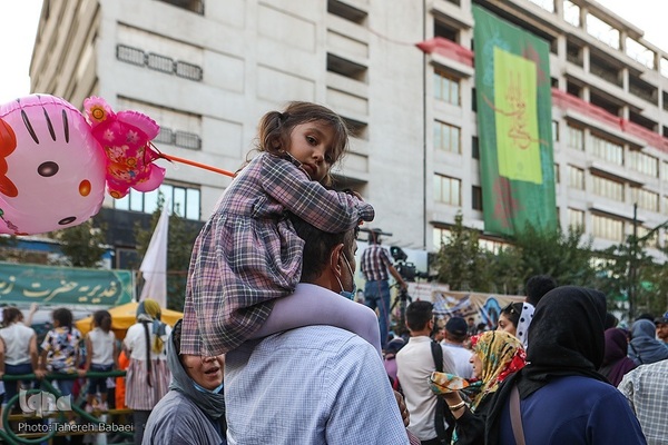 Tehran: People attending a 10-km-long Eid al-Ghadir celebrations on Monday on Valiasr Street. 