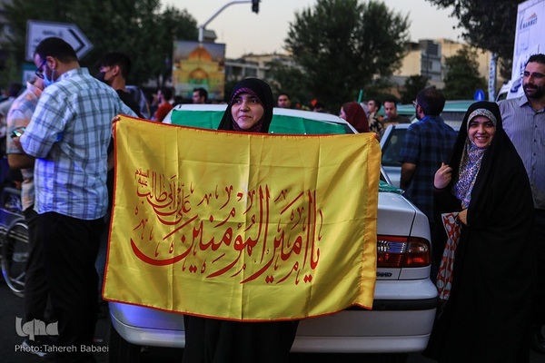 Tehran: People attending a 10-km-long Eid al-Ghadir celebrations on Monday on Valiasr Street. 