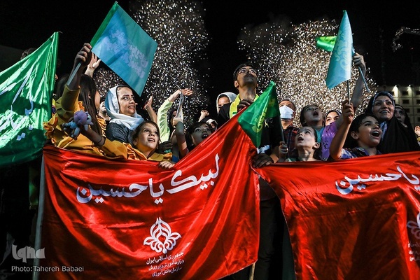 Tehran: People attending a 10-km-long Eid al-Ghadir celebrations on Monday on Valiasr Street. 