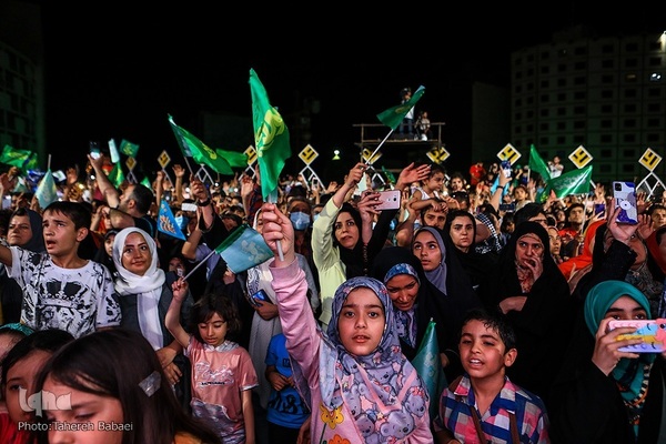 Tehran: People attending a 10-km-long Eid al-Ghadir celebrations on Monday on Valiasr Street. 