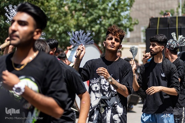 Mourning processions in Karaj