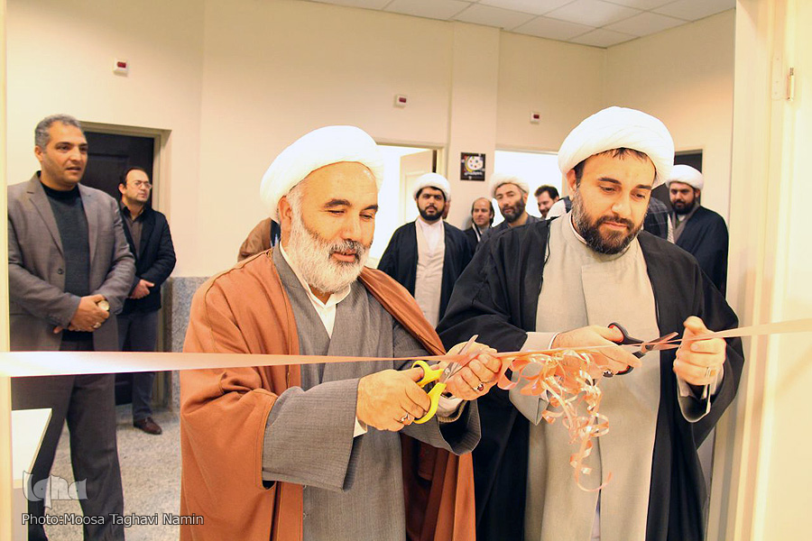 افتتاح نمایشگاه آثار برگزیده جشنواره ملی پوستر وحدت / اردبیل