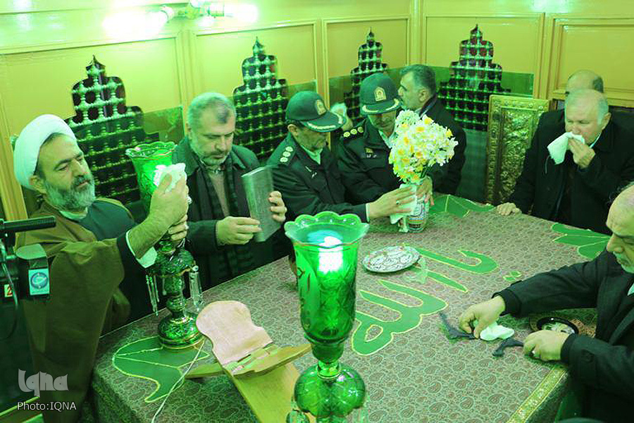 آیین غبارروبی و عطرافشانی آستان مقدس خواهر امام رضا(ع)