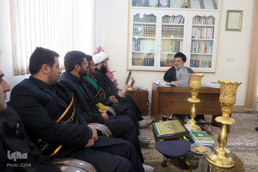 ديدار خادمان حرم حضرت معصومه(س) با نماينده ولي فقيه در لرستان