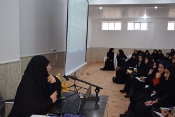 همایش «هفت سال دوم تربیت از دیدگاه اسلام» در میبد برگزار شد همایش «هفت سال دوم تربیت از دیدگاه اسلام» در میبد برگزار شد