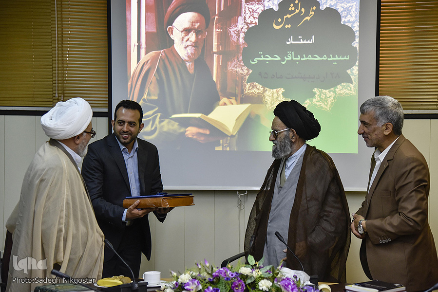 مردی به بلندای خورشید/ ظهری به دلنشینی حضور پدر علم قرآن