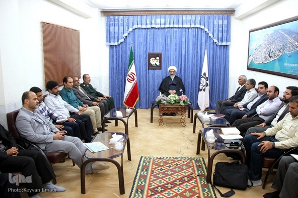 نشست اعضای ستاد پنجمین دوره ترتیل قرآنی «نوای ملکوت» با امام جمعه بوشهر