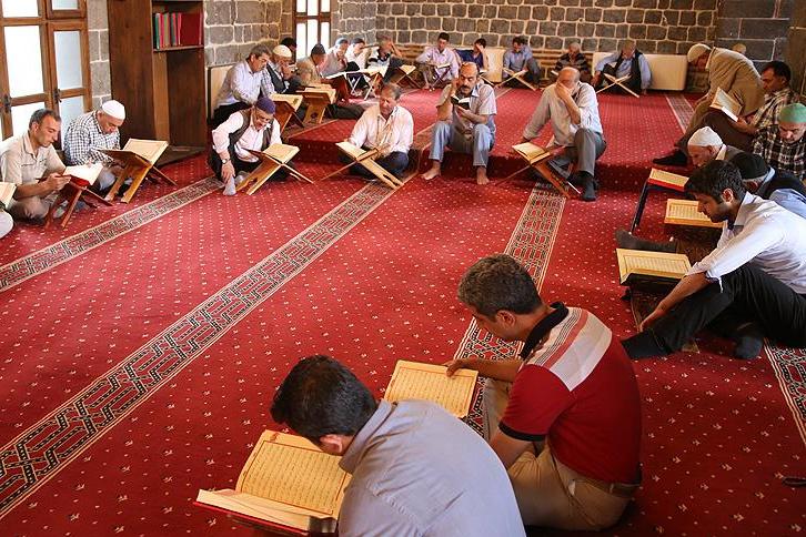برگزاری سلسله محافل انس با قرآن کریم در ترکیه / در حال تکمیل