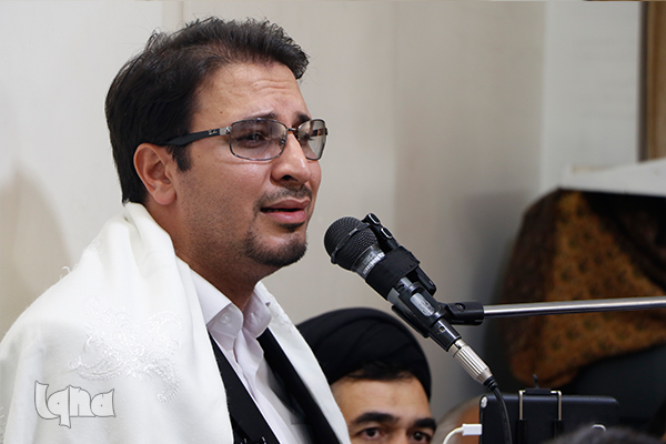 تلاوت یک ساعته «حامد شاکرنژاد» در جلسه «ابراهیم آهور» + عکس و صوت