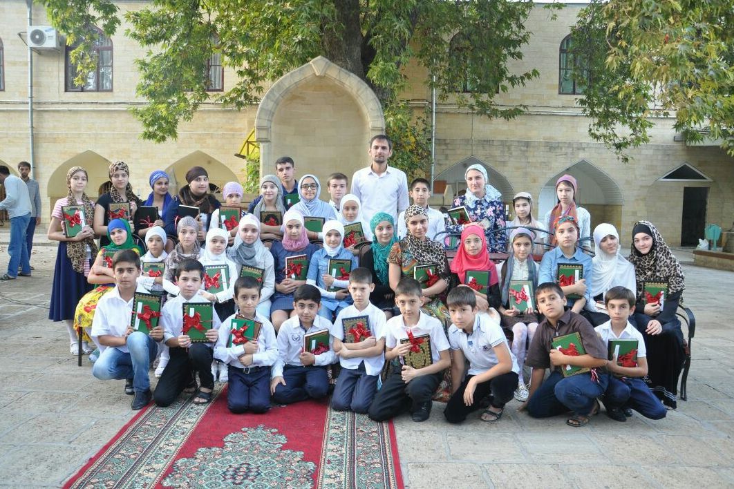 تجیلیل از قرآن آموزان در داغستان + عکس / در حال  تکمیل