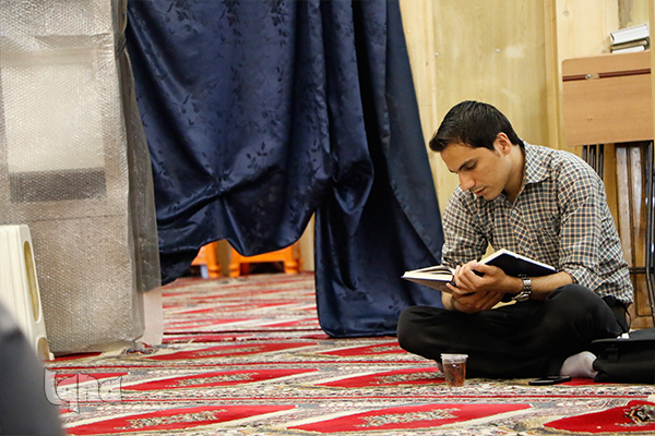 جلسه قرآن در دل پارکی که کلکسیونی از آسیبهای اجتماعی است + عکس