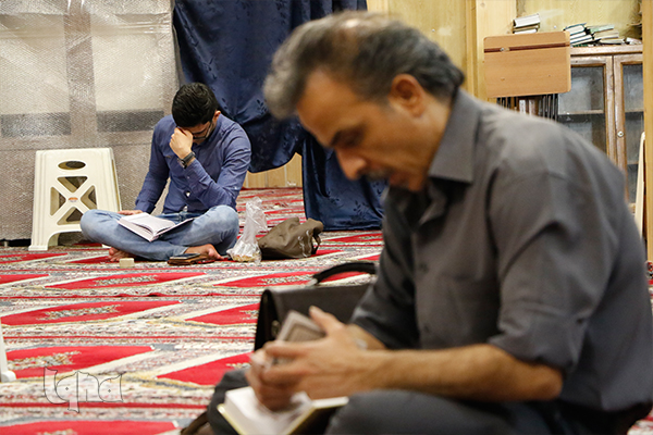 جلسه قرآن در دل پارکی که کلکسیونی از آسیبهای اجتماعی است + عکس