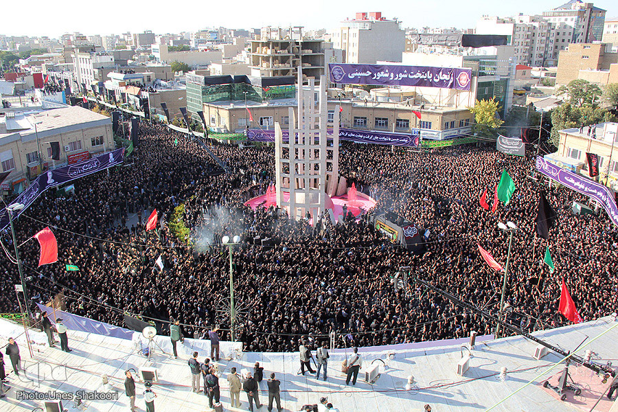 دسته بزرگ عزاداری حسینیه اعظم زنجان در شب تاسوعا