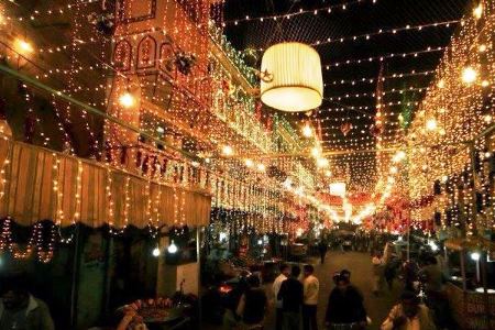 انگلیسی/ شهرهای پاکستان آماده جشن‌ میلاد رسول(ص) می‌شوند