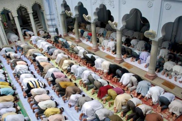 مرخصی 90 دقیقه‌ای به کارمندان هندی برای شرکت در نماز جمعه