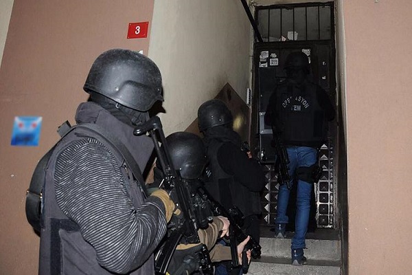 بازداشت 20 فرد مظنون به همکاری با داعش در استانبول / در حال تکمیل