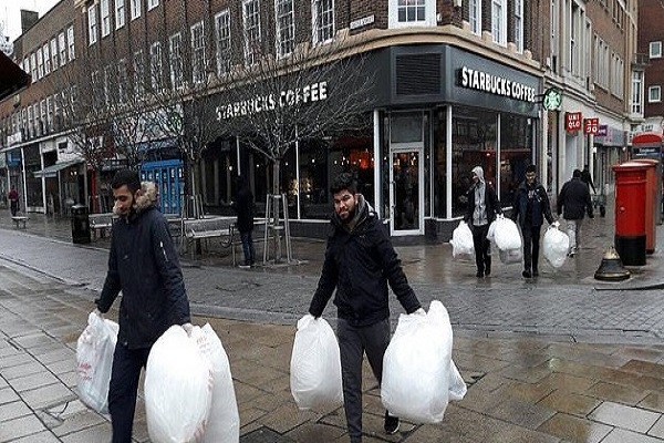 اقدام ستودنی جوانان مسلمان انگلیسی در آستانه سال نو میلادی