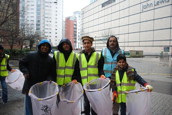  اقدام ستودنی جوانان مسلمان انگلیسی در آستانه سال نو میلادی