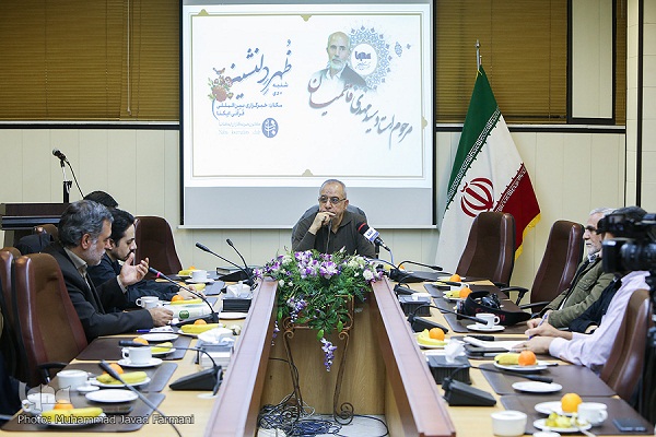 فرزندان از اخلاص پدر و شاگردان از نفس گرم استاد میگویند فرزندان از اخلاص پدر و شاگردان از نفس گرم استاد میگویند