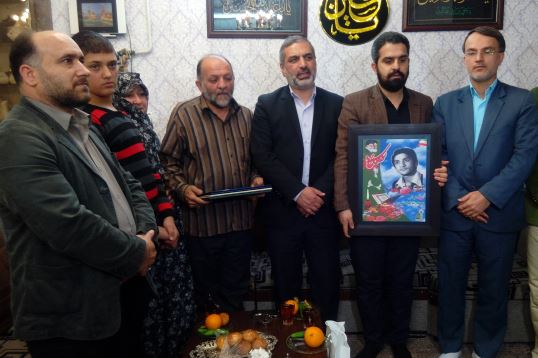 پنجشنبه//هجمه‌های فرهنگی نباید مانع از تداوم راه شهدا شود/ تلاوت‌هایی که بخاطر تعصبات پدر ثبت نشد