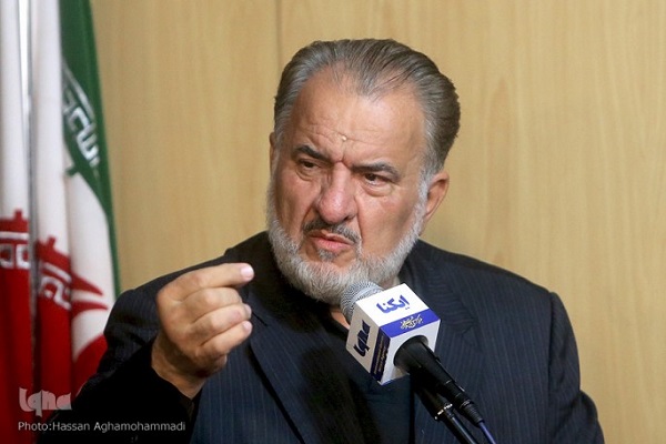 پاسخ «عباس سلیمی» به سخنان کنایهآمیز یک فعال سیاسی/ آسمان را به ریسمان نبافیم پاسخ «عباس سلیمی» به سخنان کنایهآمیز یک فعال سیاسی/ آسمان را به ریسمان نبافیم