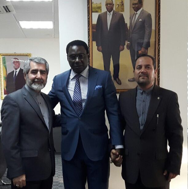 اهدای قرآن به وزیر مشاور رئیسجمهور سنگال+عکس اهدای قرآن به وزیر مشاور رئیسجمهور سنگال+عکس