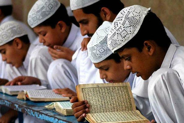 بسیج مدارس قرآن الجزایر در مقابله با خطرات اینترنت