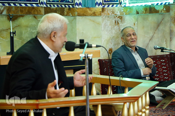 چرا نسل جوان، دین گریز شدند؟/ تکریم استاد توسط «حاج ولی»+صوت و عکس