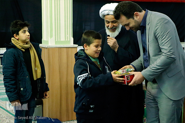 کرسی های نفحات هدیه به ساحت حضرت زهرا(س) با حضور آیت الله وحیدی گلپایگانی+صوت و عکس