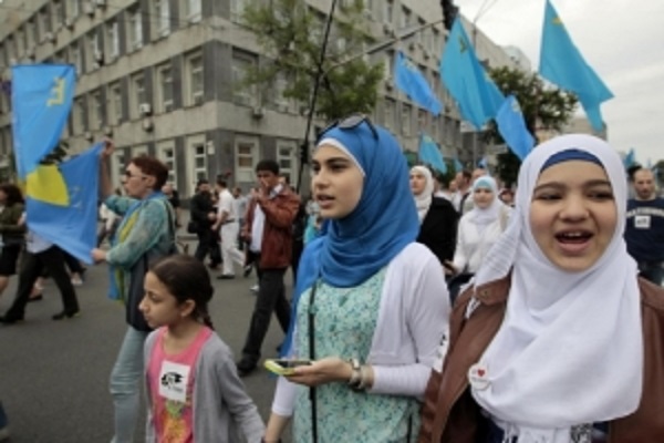 گزارش*** آزار و شکنجه، سهم تاتارهای مسلمان از الحاق کریمه به روسیه؛ از کوچ اجباری تا حبس/ آماده گزارش*** آزار و شکنجه، سهم تاتارهای مسلمان از الحاق کریمه به روسیه؛ از کوچ اجباری تا حبس/ آماده