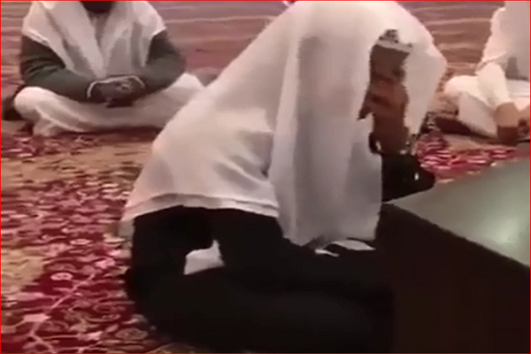 اشک شوق و سجده شکر پس از حفظ کل قرآن+فیلم